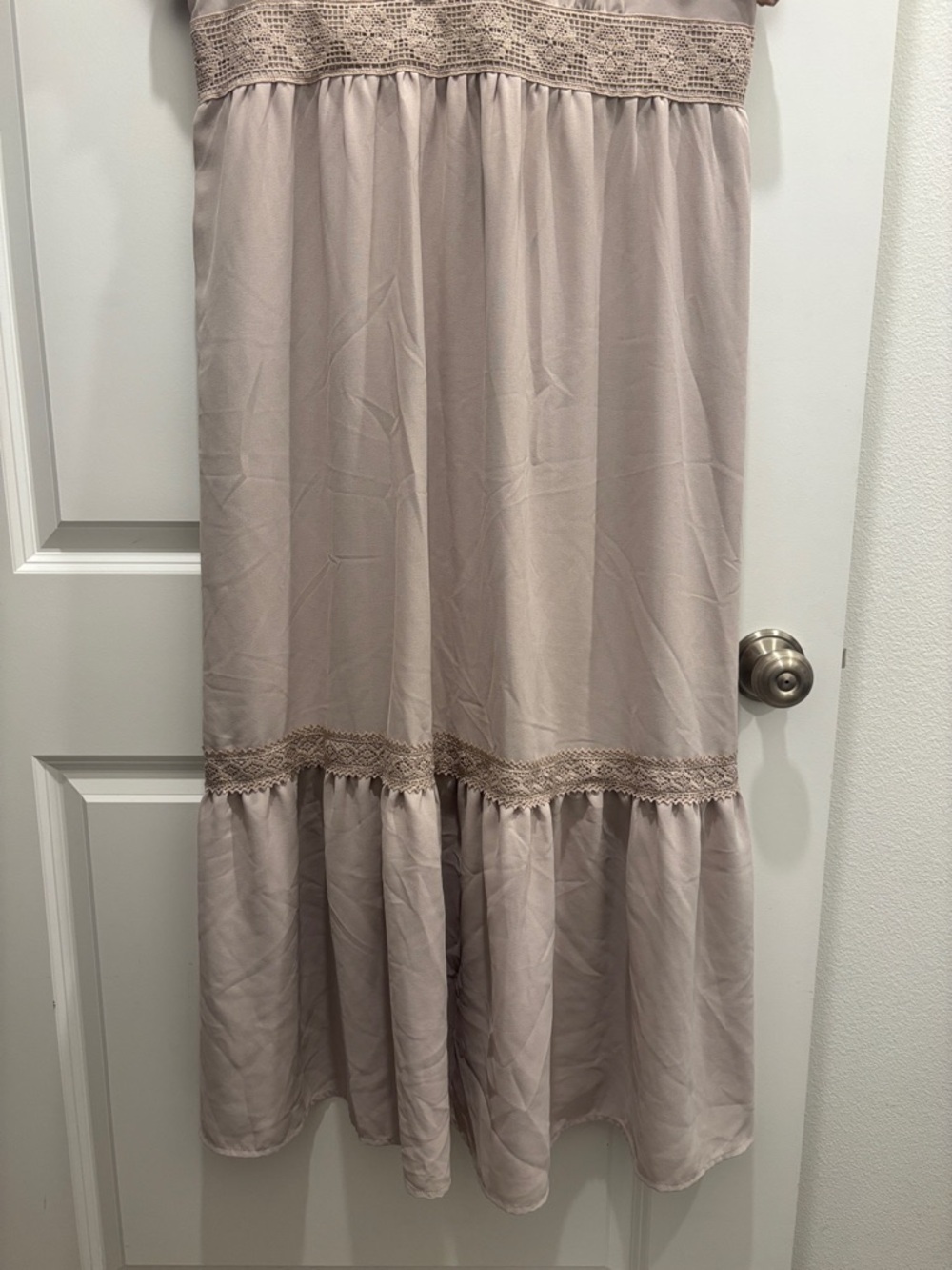 V-Neck Ruffle Sleeve Midi Dress in Cream XL - Picture 3 of 6
